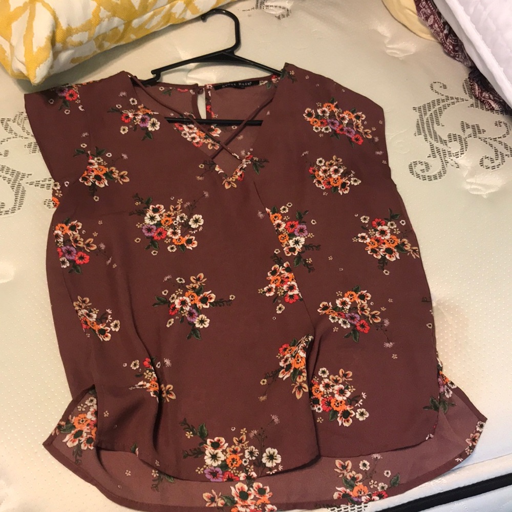 Cap sleeve maroon floral top